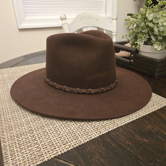 John B. Stetson hat Name Rivercity Color chocolate Size 7